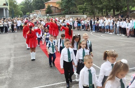 С меден глас звънчето отново призова учениците да…