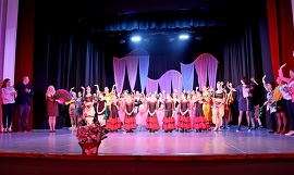 Грандиозен спектакъл, уроци по танци и много усмивки…